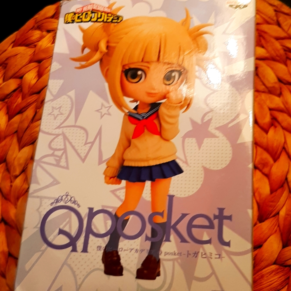 Qposket school girl figurine